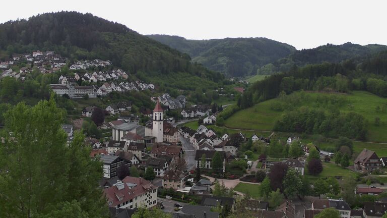 Dieses Bild zeigt eine Webcam-Aufnahme von Ottenhöfen, aufgenommen am Sonntag, den 03.05.2026 um 08:10 Uhr