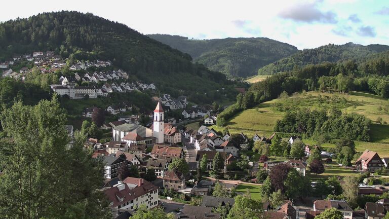 Dieses Bild zeigt eine Webcam-Aufnahme von Ottenhöfen, aufgenommen am Montag, den 01.06.2026 um 07:40 Uhr