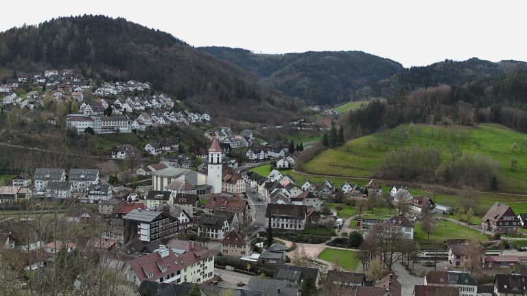 Dieses Bild zeigt eine Webcam-Aufnahme von Ottenhöfen, aufgenommen am Sonntag, den 05.04.2026 um 09:50 Uhr