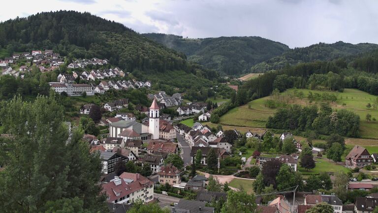 Dieses Bild zeigt eine Webcam-Aufnahme von Ottenhöfen, aufgenommen am Montag, den 29.06.2026 um 08:10 Uhr