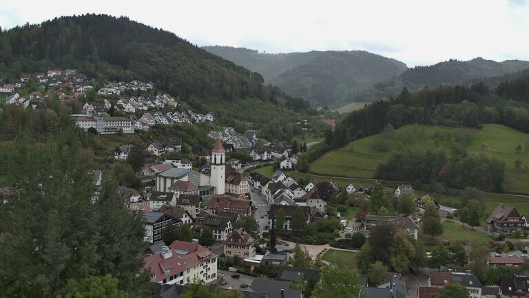 Dieses Bild zeigt eine Webcam-Aufnahme von Ottenhöfen, aufgenommen am Freitag, den 09.10.2026 um 16:10 Uhr
