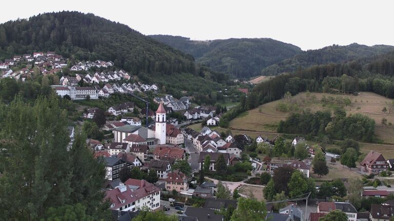 Dieses Bild zeigt eine Webcam-Aufnahme von Ottenhöfen, aufgenommen am Donnerstag, den 06.08.2026 um 06:30 Uhr