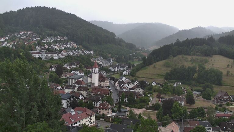 Dieses Bild zeigt eine Webcam-Aufnahme von Ottenhöfen, aufgenommen am Freitag, den 17.07.2026 um 15:20 Uhr