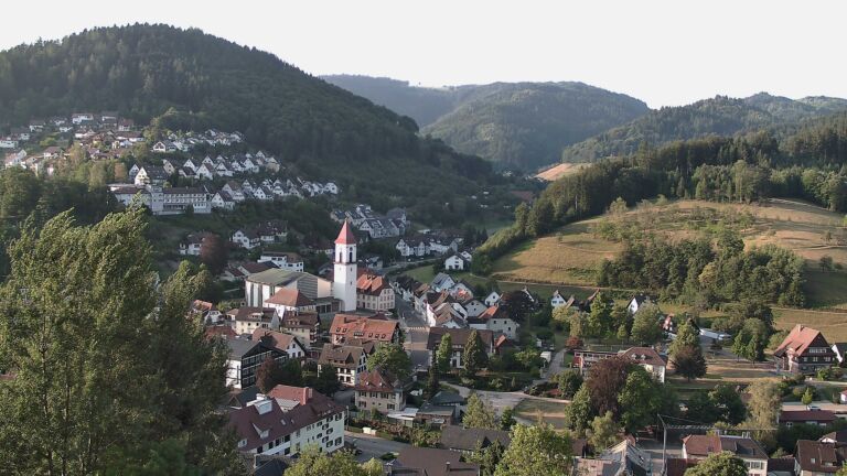 Dieses Bild zeigt eine Webcam-Aufnahme von Ottenhöfen, aufgenommen am Sonntag, den 02.08.2026 um 07:30 Uhr