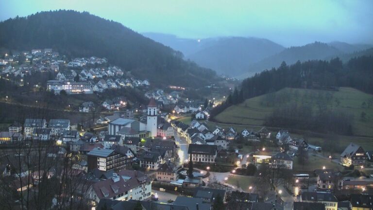 Dieses Bild zeigt eine Webcam-Aufnahme von Ottenhöfen, aufgenommen am Montag, den 26.01.2026 um 17:30 Uhr
