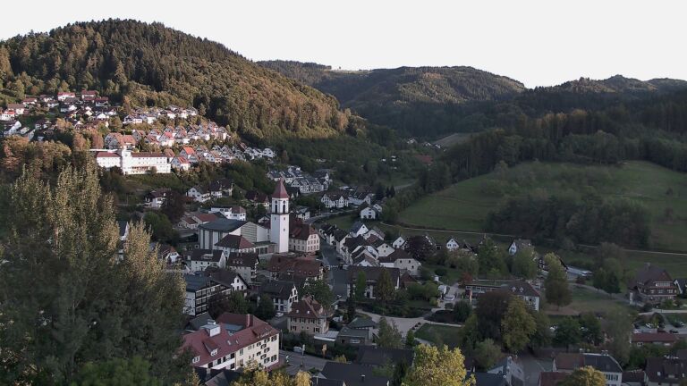 Dieses Bild zeigt eine Webcam-Aufnahme von Ottenhöfen, aufgenommen am Samstag, den 26.09.2026 um 18:30 Uhr