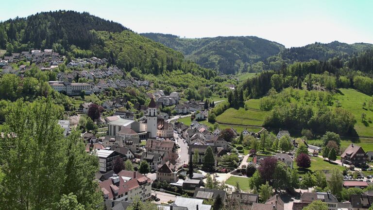 Dieses Bild zeigt eine Webcam-Aufnahme von Ottenhöfen, aufgenommen am Freitag, den 01.05.2026 um 12:40 Uhr