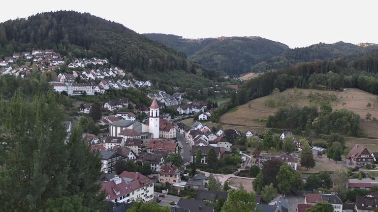 Dieses Bild zeigt eine Webcam-Aufnahme von Ottenhöfen, aufgenommen am Freitag, den 14.08.2026 um 06:50 Uhr