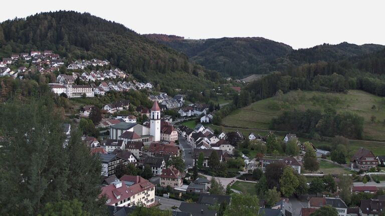 Dieses Bild zeigt eine Webcam-Aufnahme von Ottenhöfen, aufgenommen am Samstag, den 12.09.2026 um 19:40 Uhr