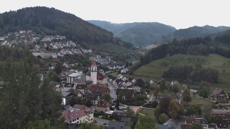 Dieses Bild zeigt eine Webcam-Aufnahme von Ottenhöfen, aufgenommen am Sonntag, den 04.10.2026 um 18:50 Uhr