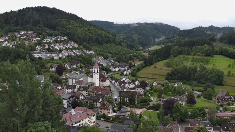 Dieses Bild zeigt eine Webcam-Aufnahme von Ottenhöfen, aufgenommen am Freitag, den 12.06.2026 um 11:10 Uhr