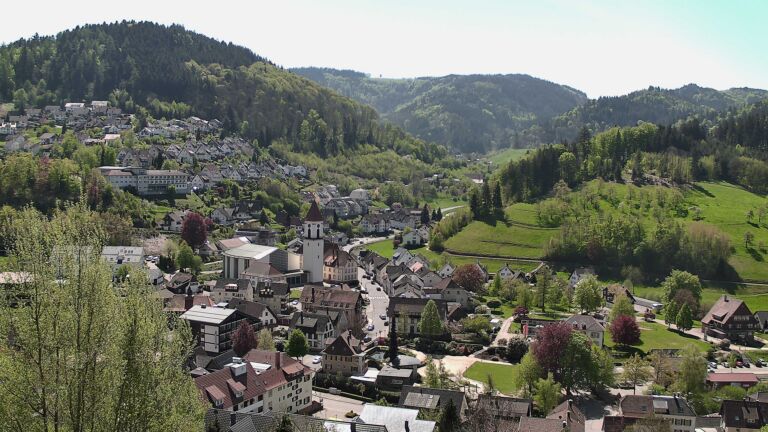 Dieses Bild zeigt eine Webcam-Aufnahme von Ottenhöfen, aufgenommen am Freitag, den 24.04.2026 um 12:20 Uhr