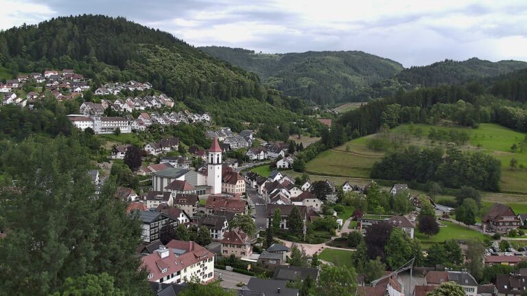 Dieses Bild zeigt eine Webcam-Aufnahme von Ottenhöfen, aufgenommen am Dienstag, den 16.06.2026 um 18:30 Uhr