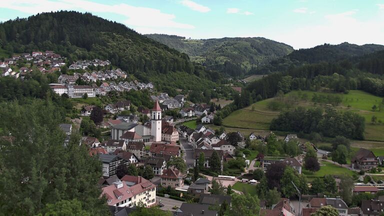 Dieses Bild zeigt eine Webcam-Aufnahme von Ottenhöfen, aufgenommen am Mittwoch, den 17.06.2026 um 16:40 Uhr