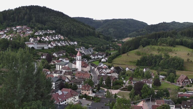 Dieses Bild zeigt eine Webcam-Aufnahme von Ottenhöfen, aufgenommen am Dienstag, den 07.07.2026 um 07:10 Uhr