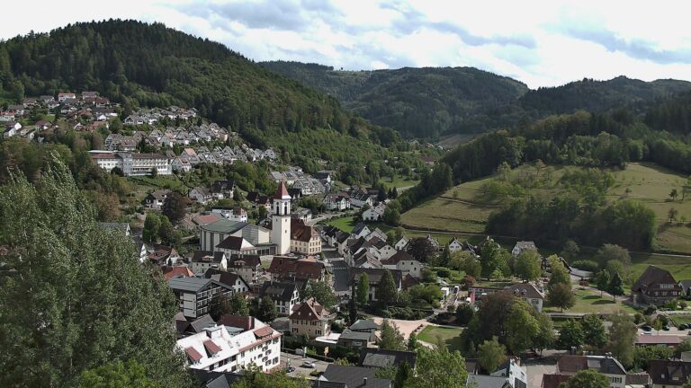 Dieses Bild zeigt eine Webcam-Aufnahme von Ottenhöfen, aufgenommen am Montag, den 07.09.2026 um 15:30 Uhr