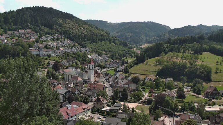 Dieses Bild zeigt eine Webcam-Aufnahme von Ottenhöfen, aufgenommen am Samstag, den 27.06.2026 um 14:30 Uhr