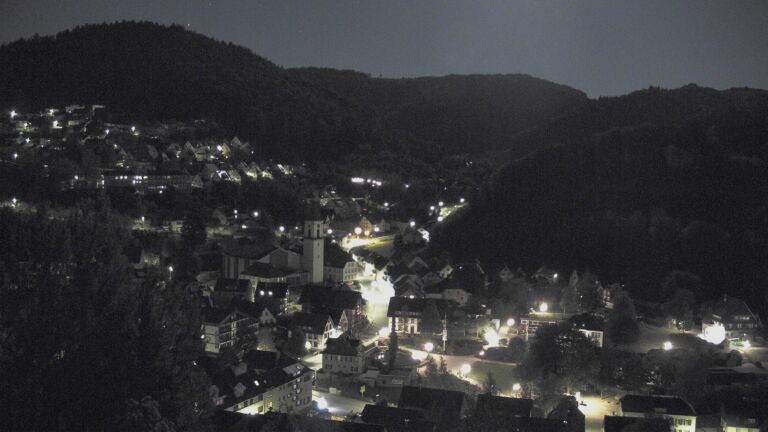 Dieses Bild zeigt eine Webcam-Aufnahme von Ottenhöfen, aufgenommen am Samstag, den 02.05.2026 um 01:00 Uhr