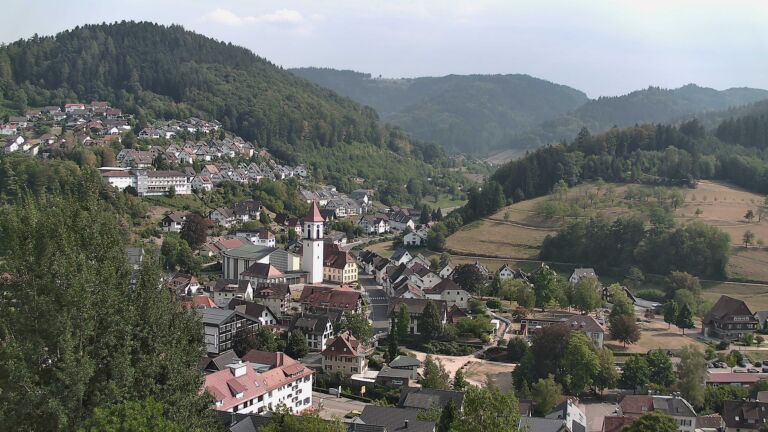 Dieses Bild zeigt eine Webcam-Aufnahme von Ottenhöfen, aufgenommen am Sonntag, den 16.08.2026 um 16:20 Uhr