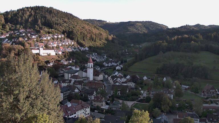 Dieses Bild zeigt eine Webcam-Aufnahme von Ottenhöfen, aufgenommen am Montag, den 12.10.2026 um 17:50 Uhr