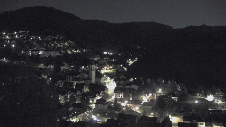 Dieses Bild zeigt eine Webcam-Aufnahme von Ottenhöfen, aufgenommen am Freitag, den 01.05.2026 um 04:00 Uhr