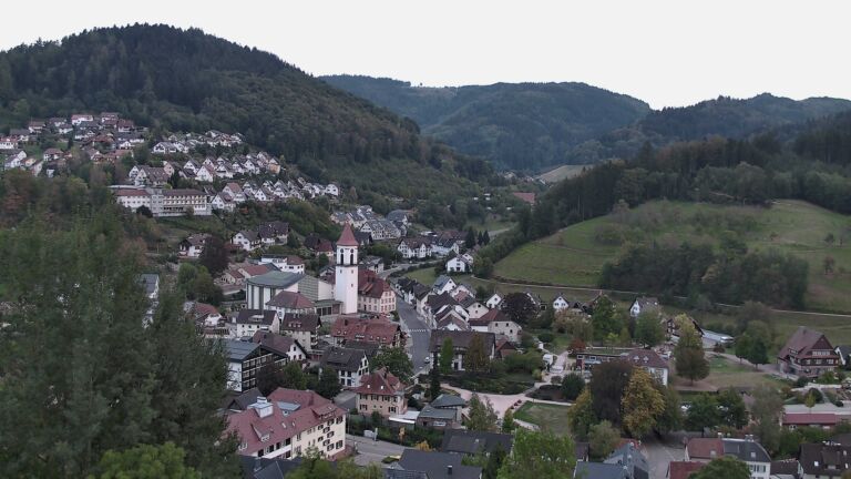 Dieses Bild zeigt eine Webcam-Aufnahme von Ottenhöfen, aufgenommen am Montag, den 28.09.2026 um 19:00 Uhr