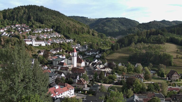 Dieses Bild zeigt eine Webcam-Aufnahme von Ottenhöfen, aufgenommen am Mittwoch, den 02.09.2026 um 18:20 Uhr