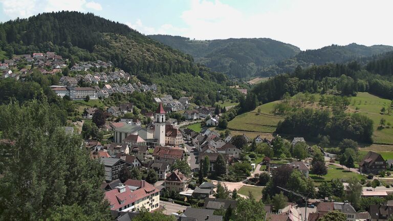 Dieses Bild zeigt eine Webcam-Aufnahme von Ottenhöfen, aufgenommen am Samstag, den 27.06.2026 um 15:00 Uhr