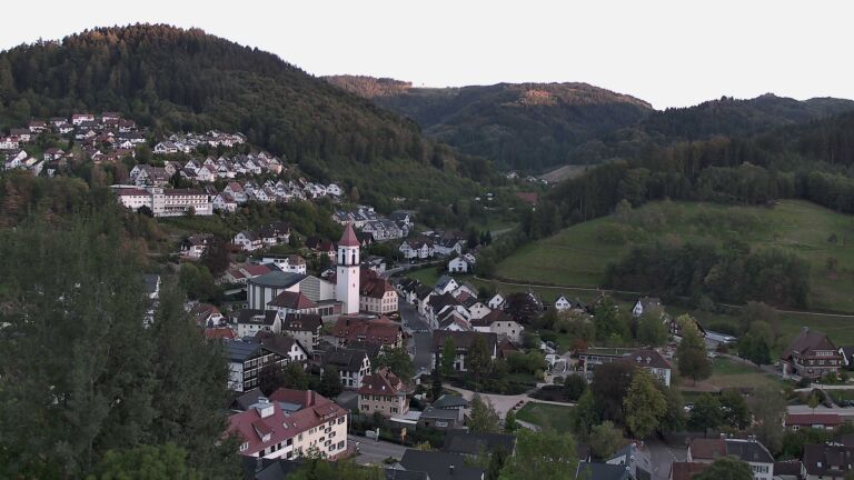 Dieses Bild zeigt eine Webcam-Aufnahme von Ottenhöfen, aufgenommen am Dienstag, den 22.09.2026 um 19:00 Uhr