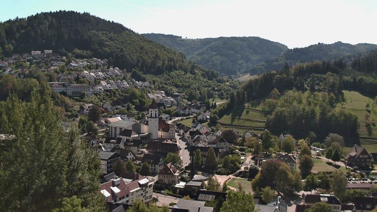 Dieses Bild zeigt eine Webcam-Aufnahme von Ottenhöfen, aufgenommen am Sonntag, den 27.09.2026 um 13:10 Uhr