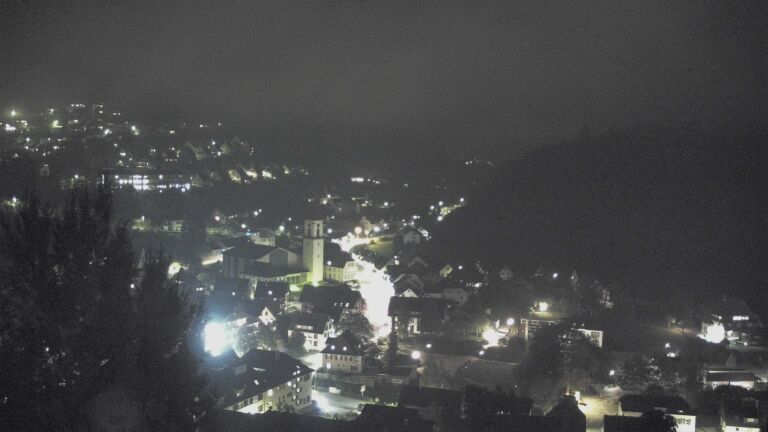 Dieses Bild zeigt eine Webcam-Aufnahme von Ottenhöfen, aufgenommen am Sonntag, den 18.10.2026 um 19:40 Uhr
