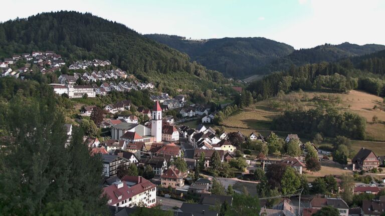 Dieses Bild zeigt eine Webcam-Aufnahme von Ottenhöfen, aufgenommen am Mittwoch, den 29.07.2026 um 19:10 Uhr