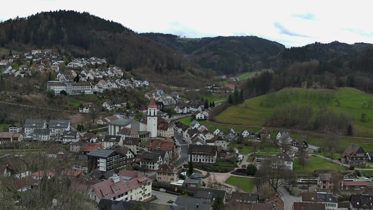 Dieses Bild zeigt eine Webcam-Aufnahme von Ottenhöfen, aufgenommen am Samstag, den 04.04.2026 um 16:30 Uhr