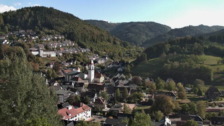 Dieses Bild zeigt eine Webcam-Aufnahme von Ottenhöfen, aufgenommen am Montag, den 05.10.2026 um 16:30 Uhr