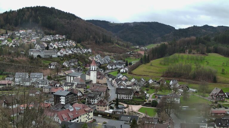 Dieses Bild zeigt eine Webcam-Aufnahme von Ottenhöfen, aufgenommen am Mittwoch, den 25.03.2026 um 13:40 Uhr