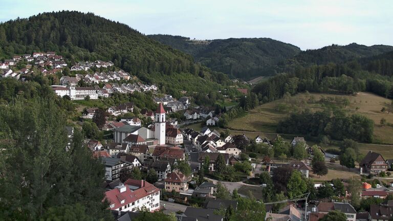 Dieses Bild zeigt eine Webcam-Aufnahme von Ottenhöfen, aufgenommen am Freitag, den 24.07.2026 um 19:20 Uhr