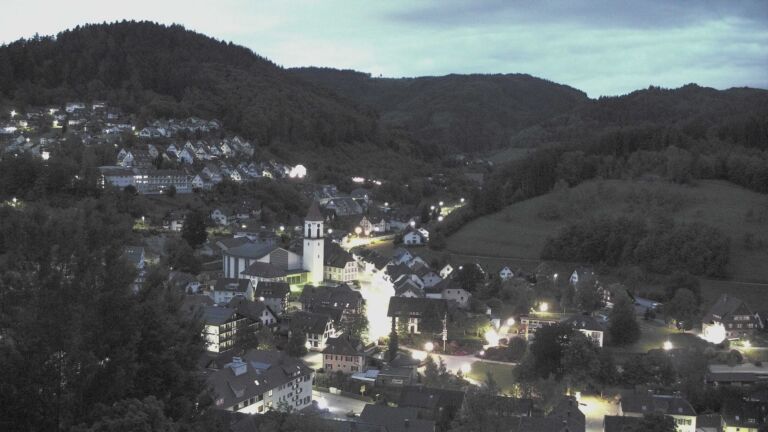 Dieses Bild zeigt eine Webcam-Aufnahme von Ottenhöfen, aufgenommen am Montag, den 18.05.2026 um 05:00 Uhr
