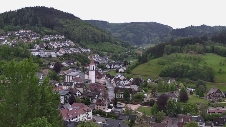 Dieses Bild zeigt eine Webcam-Aufnahme von Ottenhöfen, aufgenommen am Sonntag, den 03.05.2026 um 07:20 Uhr