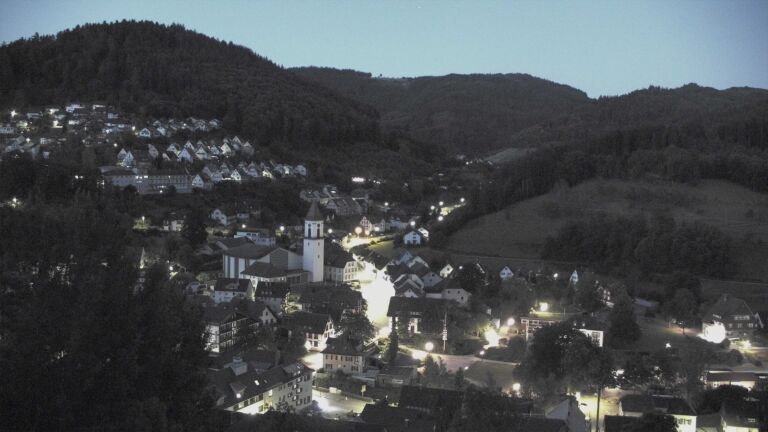 Dieses Bild zeigt eine Webcam-Aufnahme von Ottenhöfen, aufgenommen am Samstag, den 04.07.2026 um 04:30 Uhr