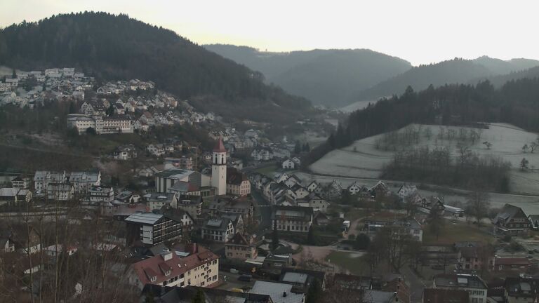 Dieses Bild zeigt eine Webcam-Aufnahme von Ottenhöfen, aufgenommen am Samstag, den 27.12.2025 um 16:30 Uhr