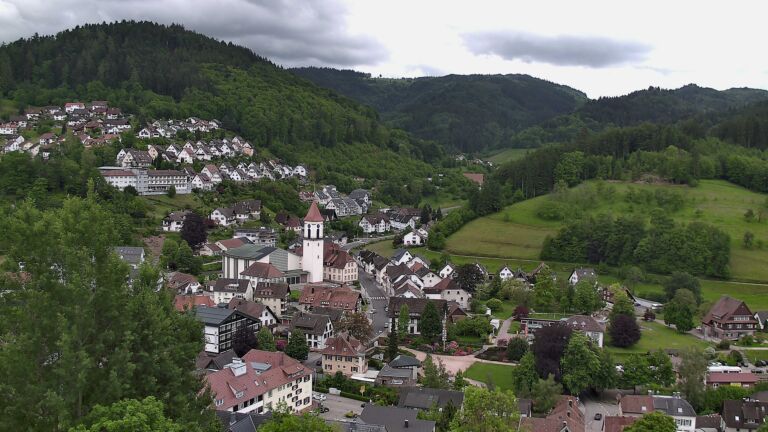 Dieses Bild zeigt eine Webcam-Aufnahme von Ottenhöfen, aufgenommen am Mittwoch, den 20.05.2026 um 12:00 Uhr
