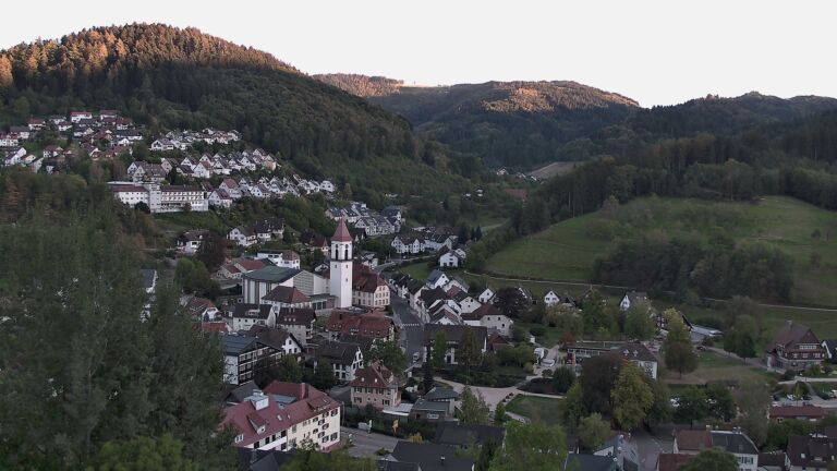 Dieses Bild zeigt eine Webcam-Aufnahme von Ottenhöfen, aufgenommen am Freitag, den 25.09.2026 um 18:50 Uhr