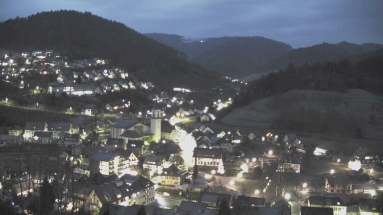 Dieses Bild zeigt eine Webcam-Aufnahme von Ottenhöfen, aufgenommen am Mittwoch, den 24.12.2025 um 17:10 Uhr