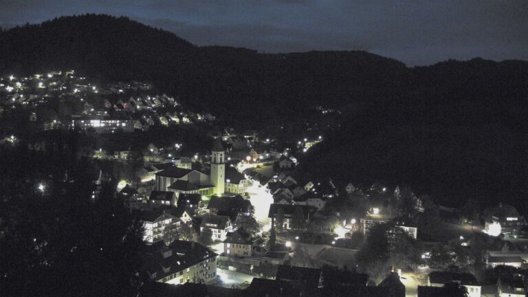 Dieses Bild zeigt eine Webcam-Aufnahme von Ottenhöfen, aufgenommen am Sonntag, den 11.10.2026 um 19:30 Uhr
