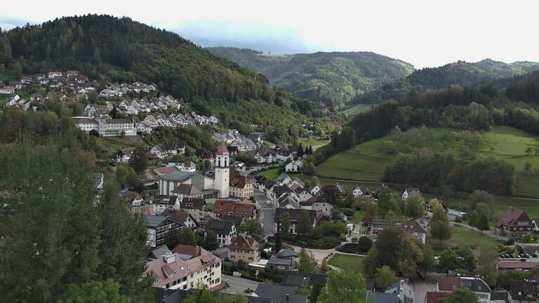 Dieses Bild zeigt eine Webcam-Aufnahme von Ottenhöfen, aufgenommen am Samstag, den 10.10.2026 um 16:20 Uhr