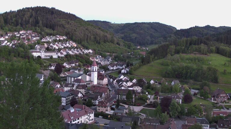 Dieses Bild zeigt eine Webcam-Aufnahme von Ottenhöfen, aufgenommen am Freitag, den 01.05.2026 um 20:50 Uhr