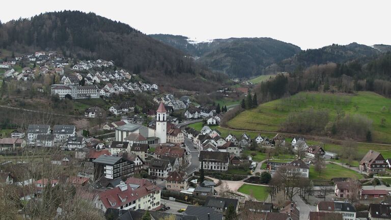 Dieses Bild zeigt eine Webcam-Aufnahme von Ottenhöfen, aufgenommen am Samstag, den 28.03.2026 um 08:10 Uhr