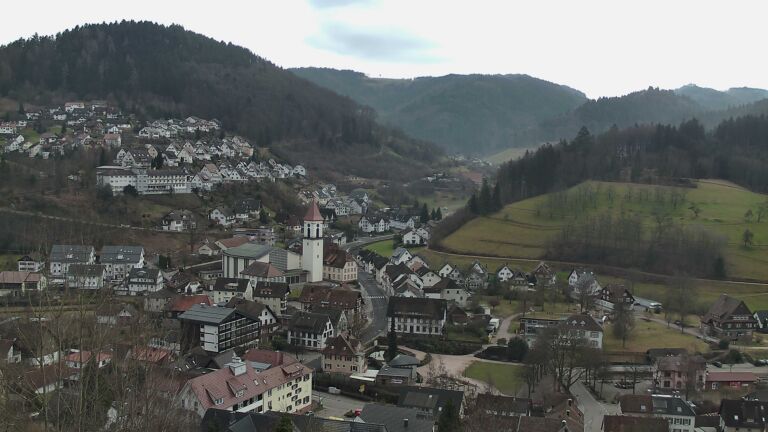 Dieses Bild zeigt eine Webcam-Aufnahme von Ottenhöfen, aufgenommen am Montag, den 09.02.2026 um 13:30 Uhr