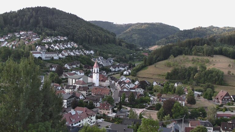Dieses Bild zeigt eine Webcam-Aufnahme von Ottenhöfen, aufgenommen am Montag, den 10.08.2026 um 07:00 Uhr