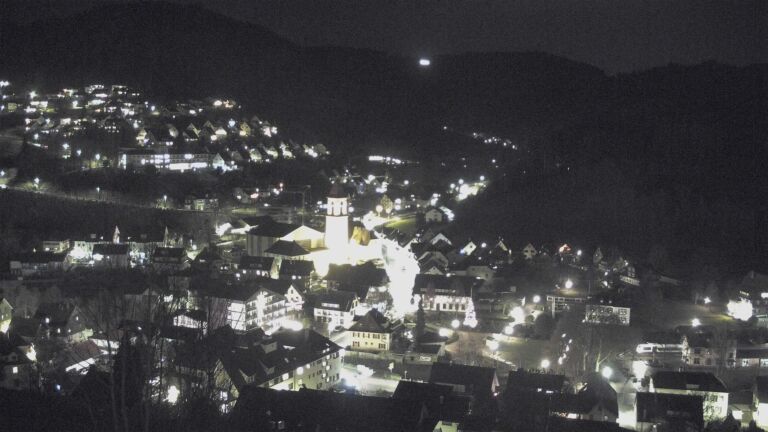 Dieses Bild zeigt eine Webcam-Aufnahme von Ottenhöfen, aufgenommen am Freitag, den 19.12.2025 um 17:50 Uhr